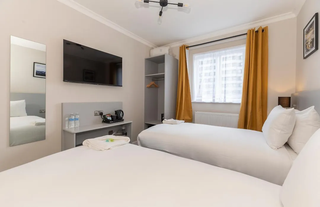 Marina Hotel London-1